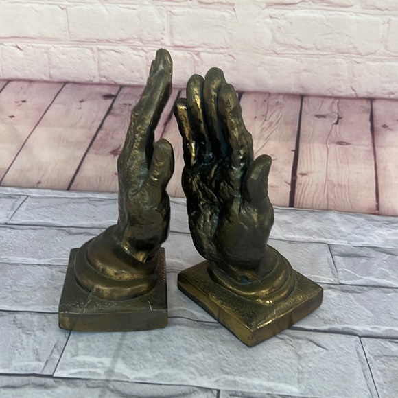 70’s Vintage metal brass tone Decor 🙏🏽 hands Bookends Home decor - Picture 1 of 7